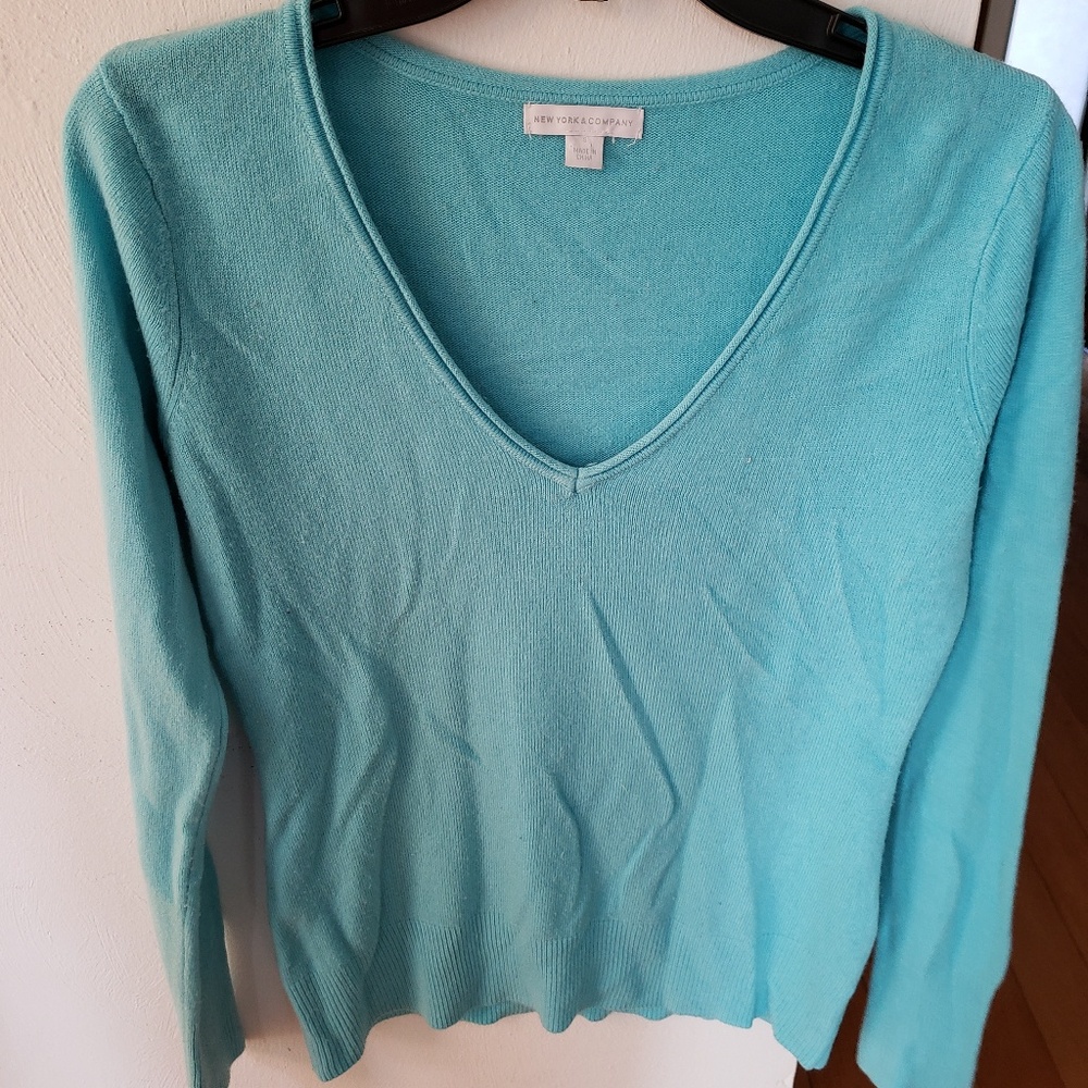 V-neck sweater top small NY&CO
